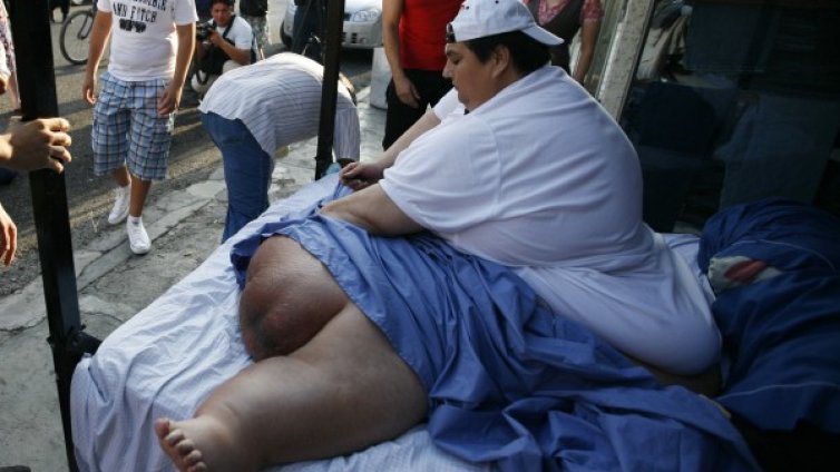 Почина мексиканец, тежащ 320 кг - най-дебелият в света