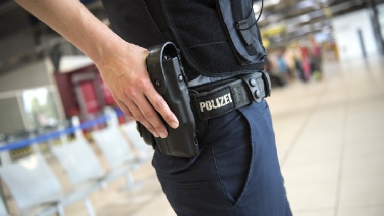 Нападнаха четирима мъже на берлинска улица