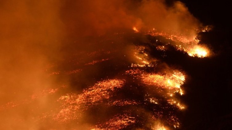 3 специализирани самолета потушават пожари в Испания