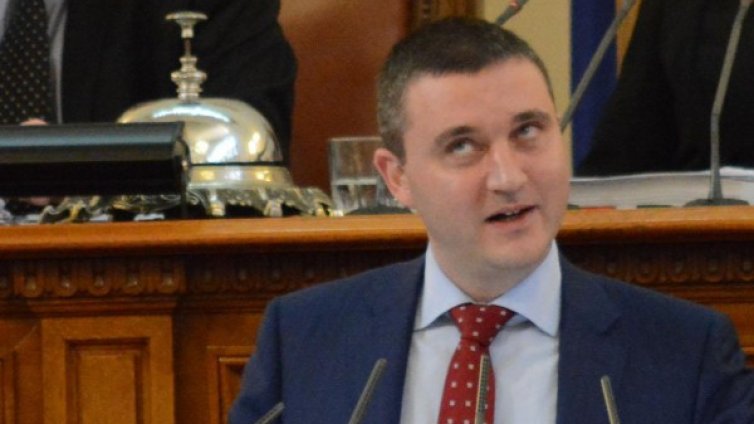 Горанов загърби Москов: Без данък "чипс"