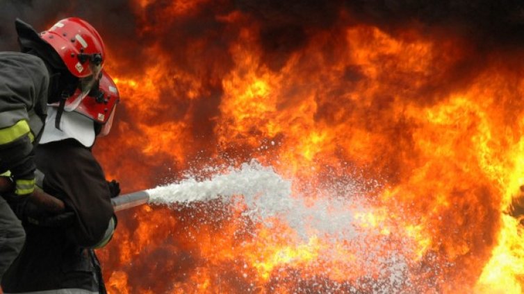 Пожар горя в жилищен блок във Враца