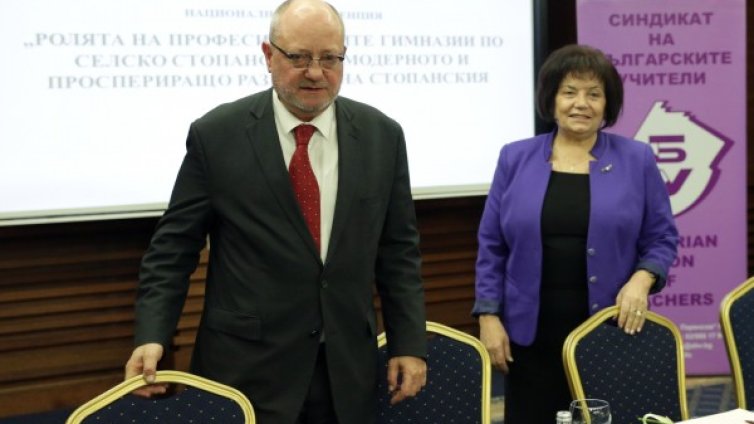 7 август е крайният срок за новите учебници за 1 и 5 кл.