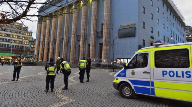 В Швеция и Австрия посягали на жени по Нова година