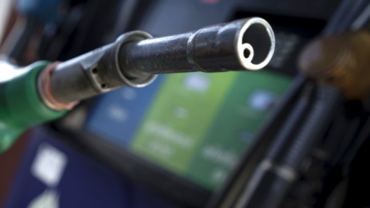 Двоен празник &ndash; Дизелът под 2 лв. за 3 март