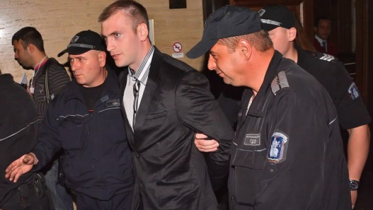 Октай, нападателят на Доган, поиска милост. Отрязаха го