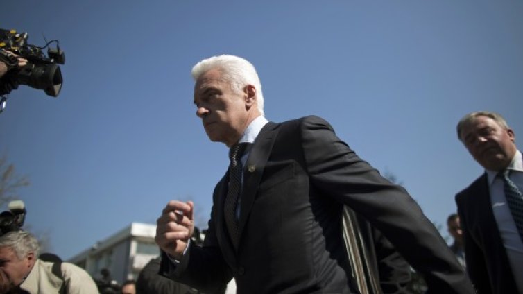 Европа по Волен: Чернокожи бият бели, а полицията ги пази...