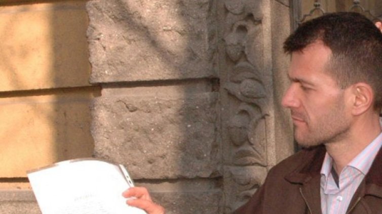 Расате на нара в 3-то РПУ! Бил мъж, счупил му крайник