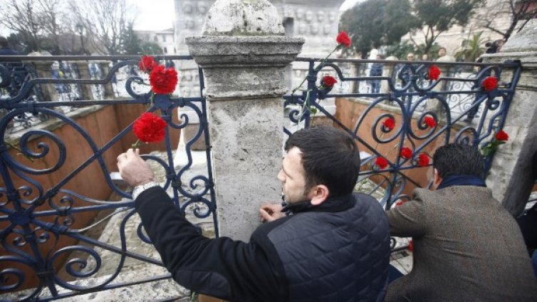 Приличаше на турчин, с приветливо лице!