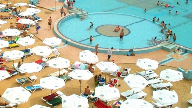 Чакаме над сто хиляди руски туристи повече