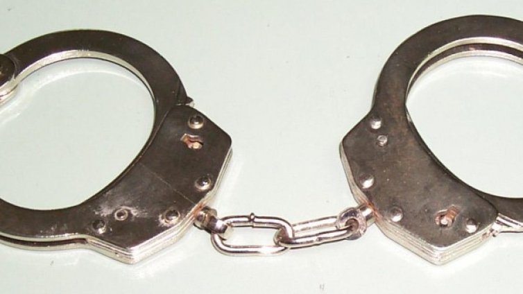 Задържаха двама за побоя над журналиста в Поморие