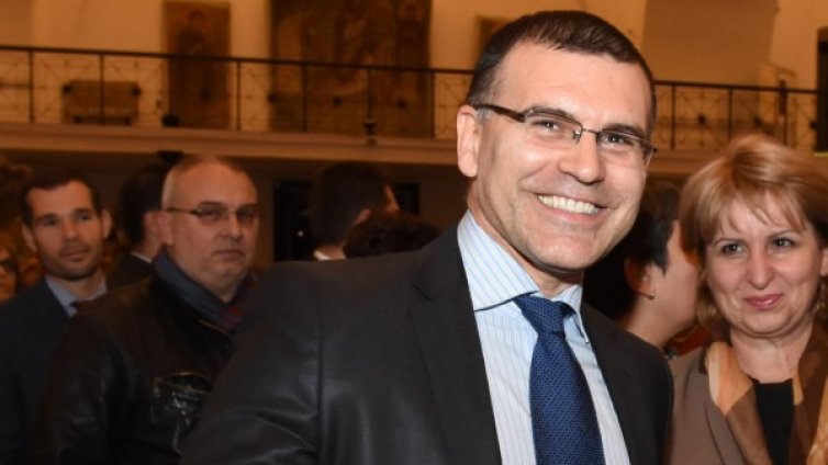 Говорим за бежанците, а младите българи бягат...