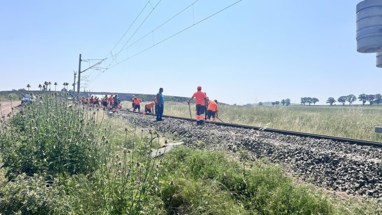 Вагон дерайлира между Коньово и Кермен, нанесе сериозни щети на релсите