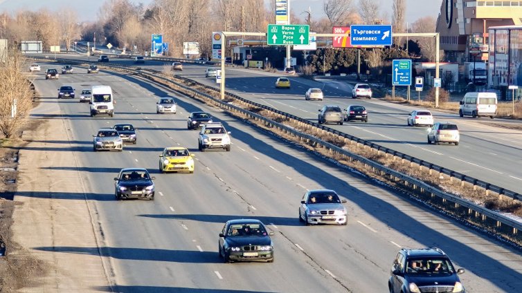 Близо 100 000 автомобила се очаква да излязат от София за празниците