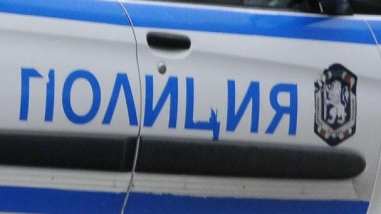 Апаш се предаде след среднощна гонка с полицаи 
