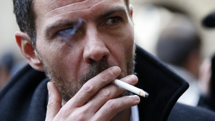 Защо е още по-вредно да пушим през зимата?