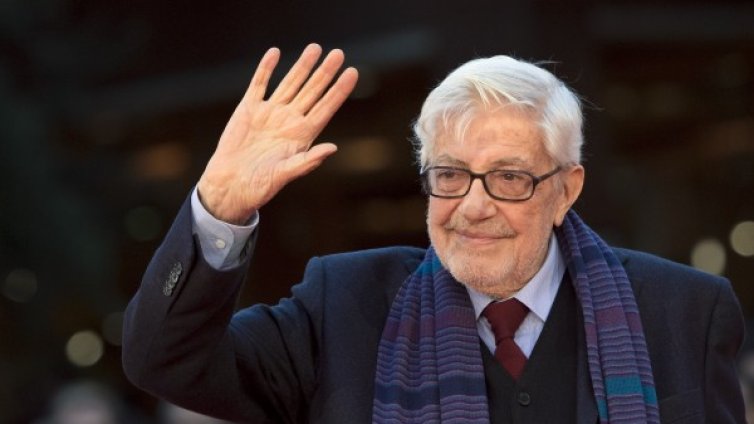 Почина Еторе Скола