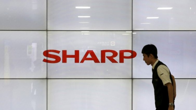 Тайванци хвърлиха окото на Sharp