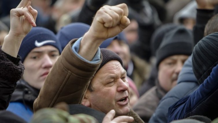 Хиляди недоволни в Молдова настояват за предсрочни избори