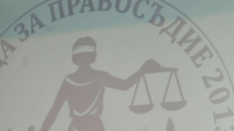 Домашен арест за мъжа, нападнал ученици в 17 СОУ