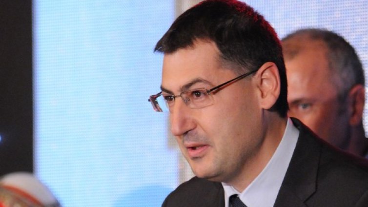 Запалиха колата на съпругата на пловдивския кмет