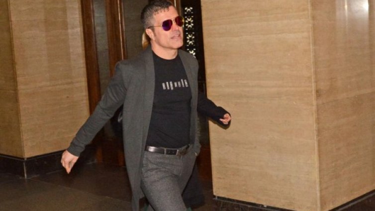 Пуснаха Брендо да лекува прешлени в Германия