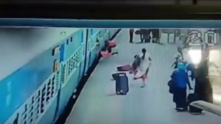 Ужасяващ капан: Влак уби жена в Мумбай