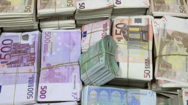 Синът на френски министър бе разпитан по дело за измама