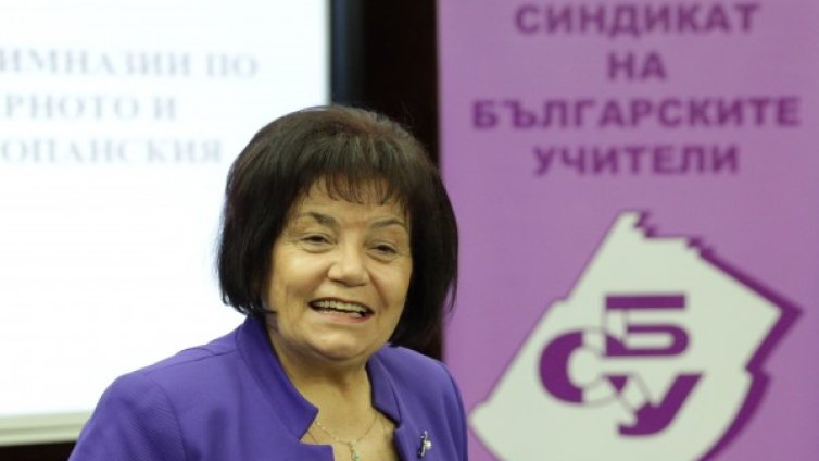 Експерти в МОН лобират за различните издателства 