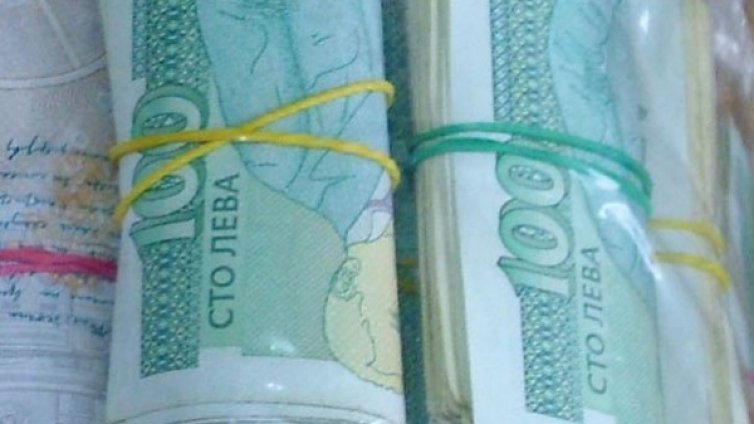 Баба хариза 2000 лева на измамник, уж били за сина й 