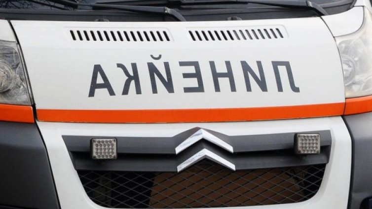 Баба пламна, горила боклуци по двора 