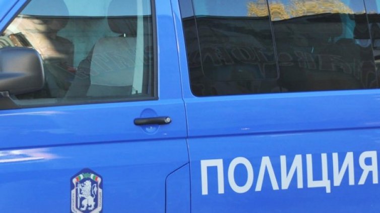 Закопчаха трима за кражба от църква