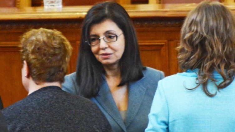 Последно: Кунева избрана със 104 гласа, само с 5 повече "за"