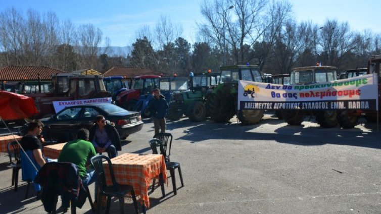 ЕК взима на мушка Гърция, може и да я глоби заради блокадата