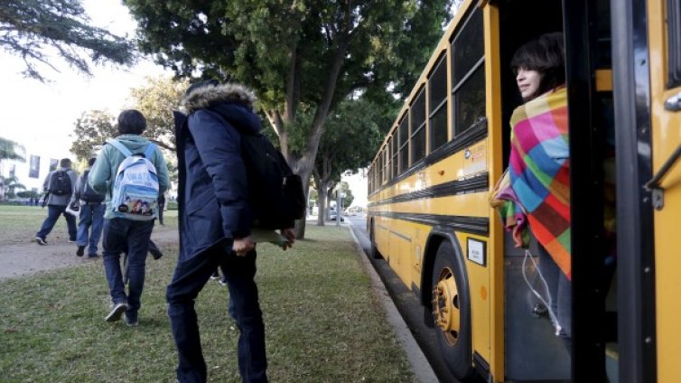 Автобус и ТИР се сблъскаха във Франция, 6 деца загинаха