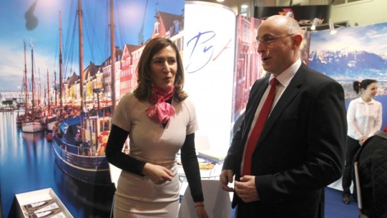 Обмислят минимални цени за чадъри и шезлонги на плажа