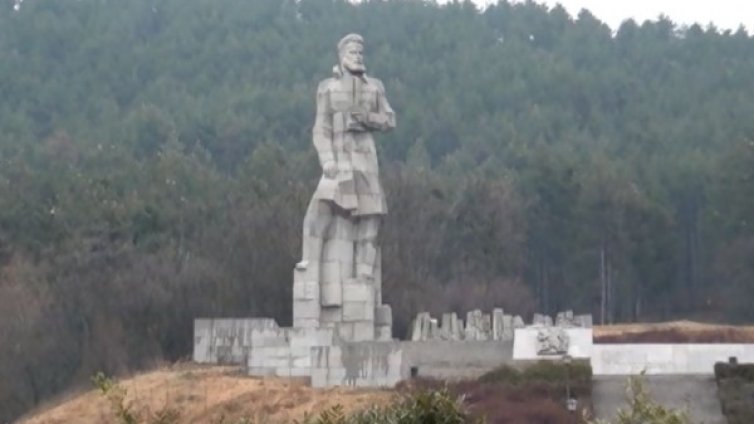 BG памет: Мемориалът на Христо Ботев в Калофер се разпада