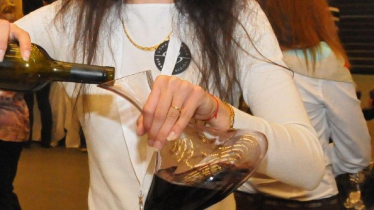 Китайци и германци вдигат наздраве с наше вино