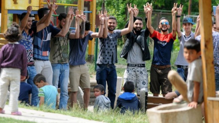 Милиони към Европа, у нас центровете за бежанци &ndash; пусти