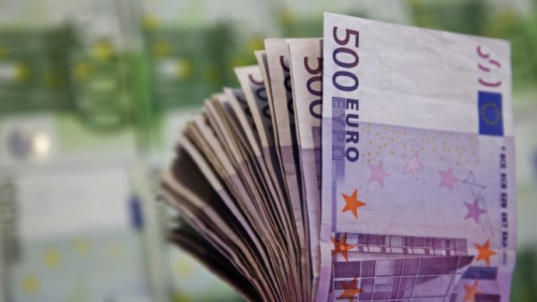 Европа обмисля спиране на банкнотата от ?500