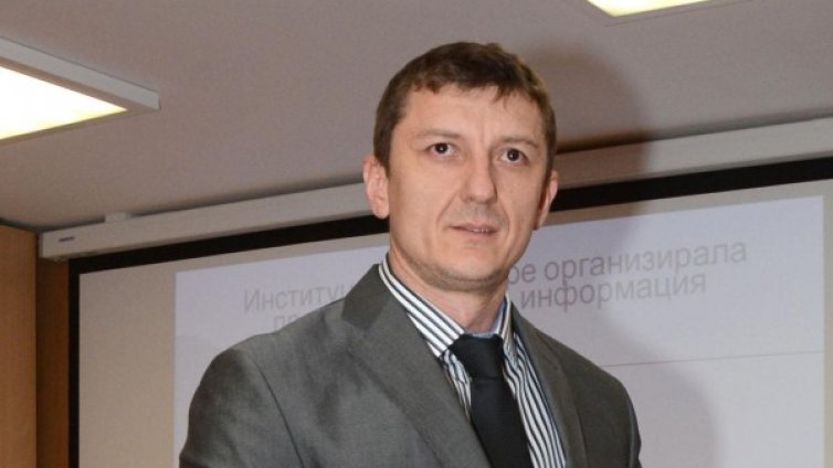 Орхан Исмаилов остава зам.-министър на отбраната