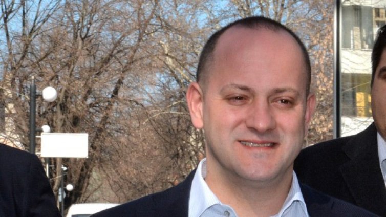 Кой е подготвил обществените поръчки за определени фирми?