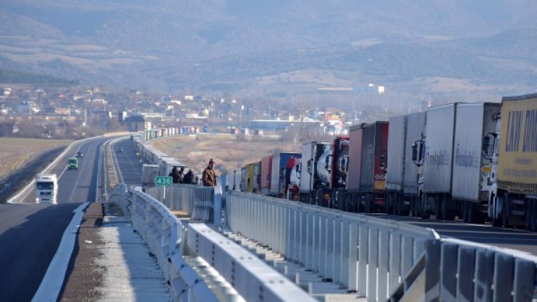 Мъж получи инсулт, докато чакал на "Кулата"