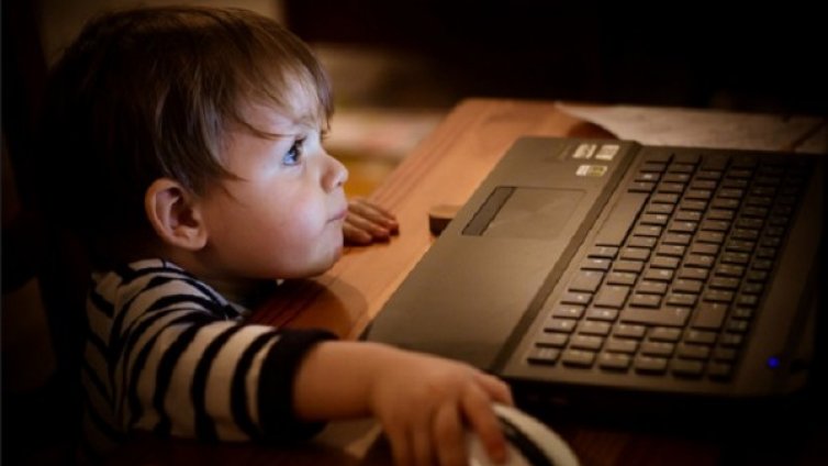 Българчетата &ndash; първенци в Европа по "висене" пред екрана