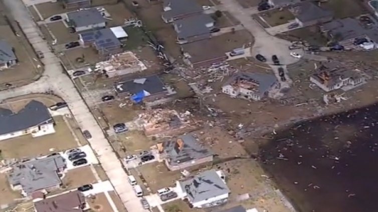 Шестима души загинаха при ураганните ветрове в САЩ