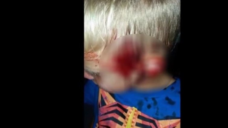 Питон сграбчи дете докато спи (18+)