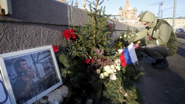 Светът почете паметта на Немцов, руската власт – не
