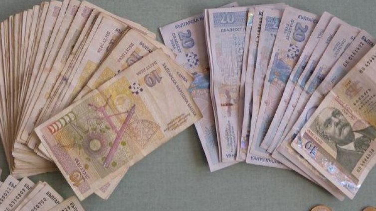 Измамиха възрастна жена от Сливен с 3000 лв.