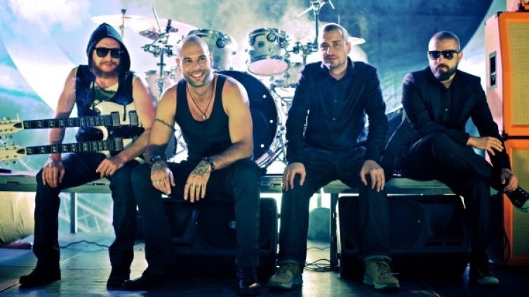 Пролет пукна, D2 &ndash; на турне