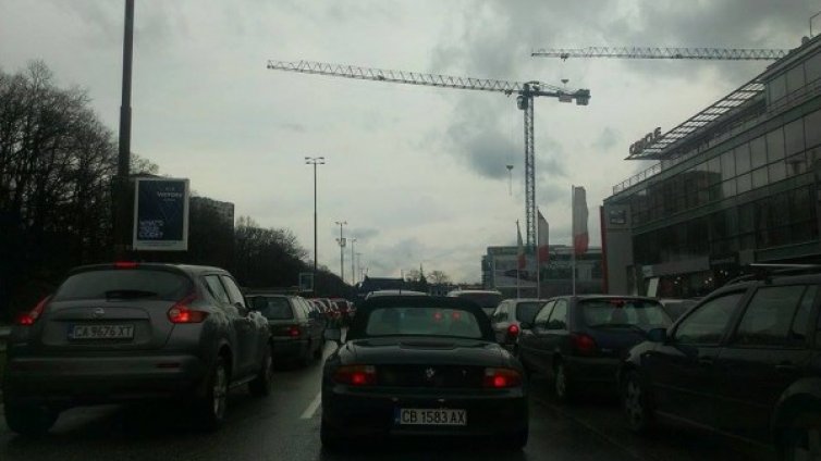 Ремонт на водопровод задръсти бул. "Н. Й. Вапцаров"
