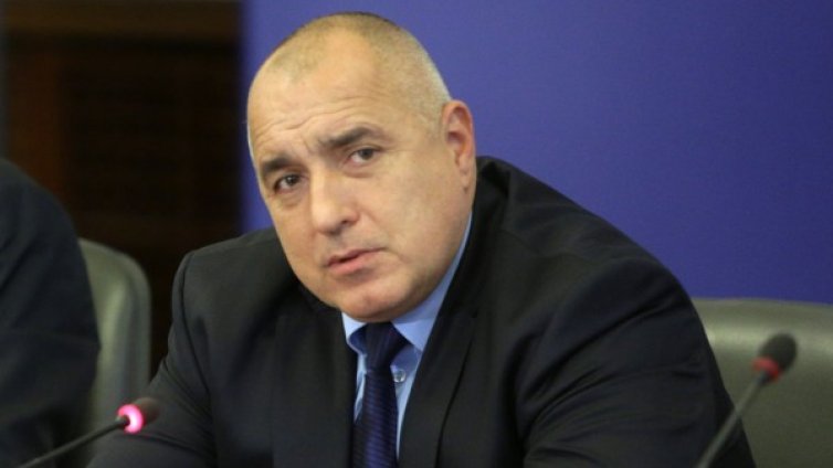 Помагаме на бежанците край Идомени с палатки